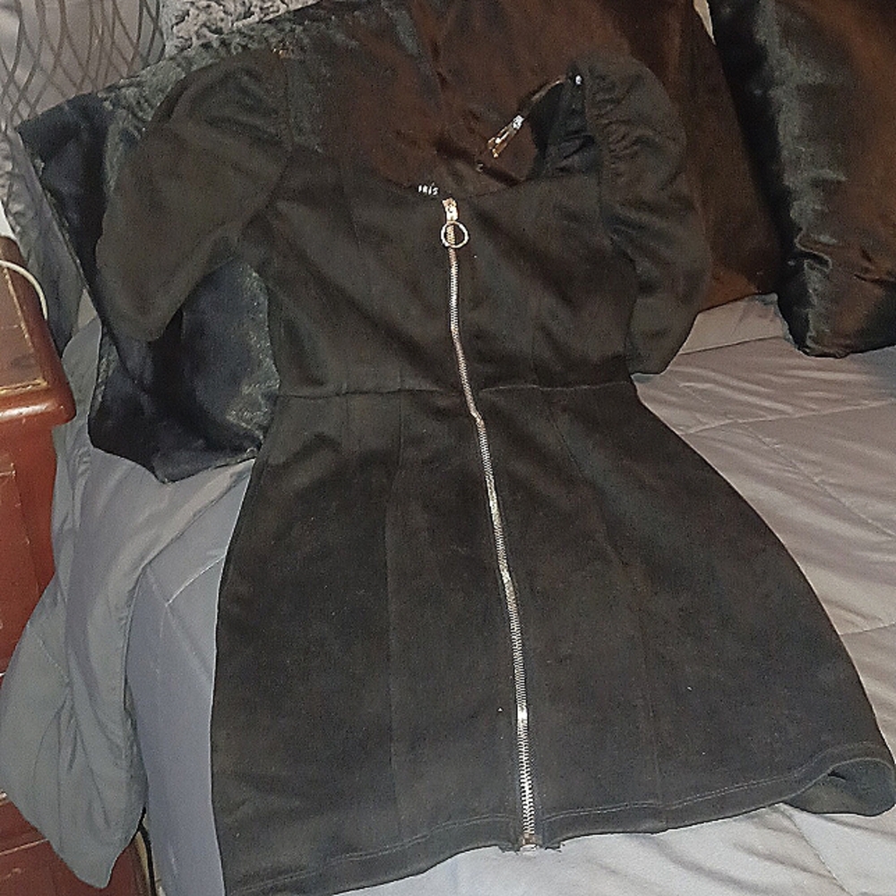 Dress w/ zipper all the way down